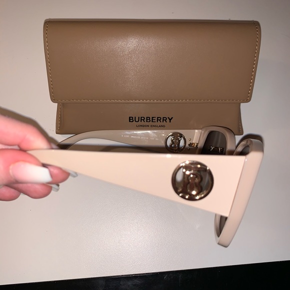 Burberry sunglasses (brand new, never worn, auth) - Picture 5 of 9